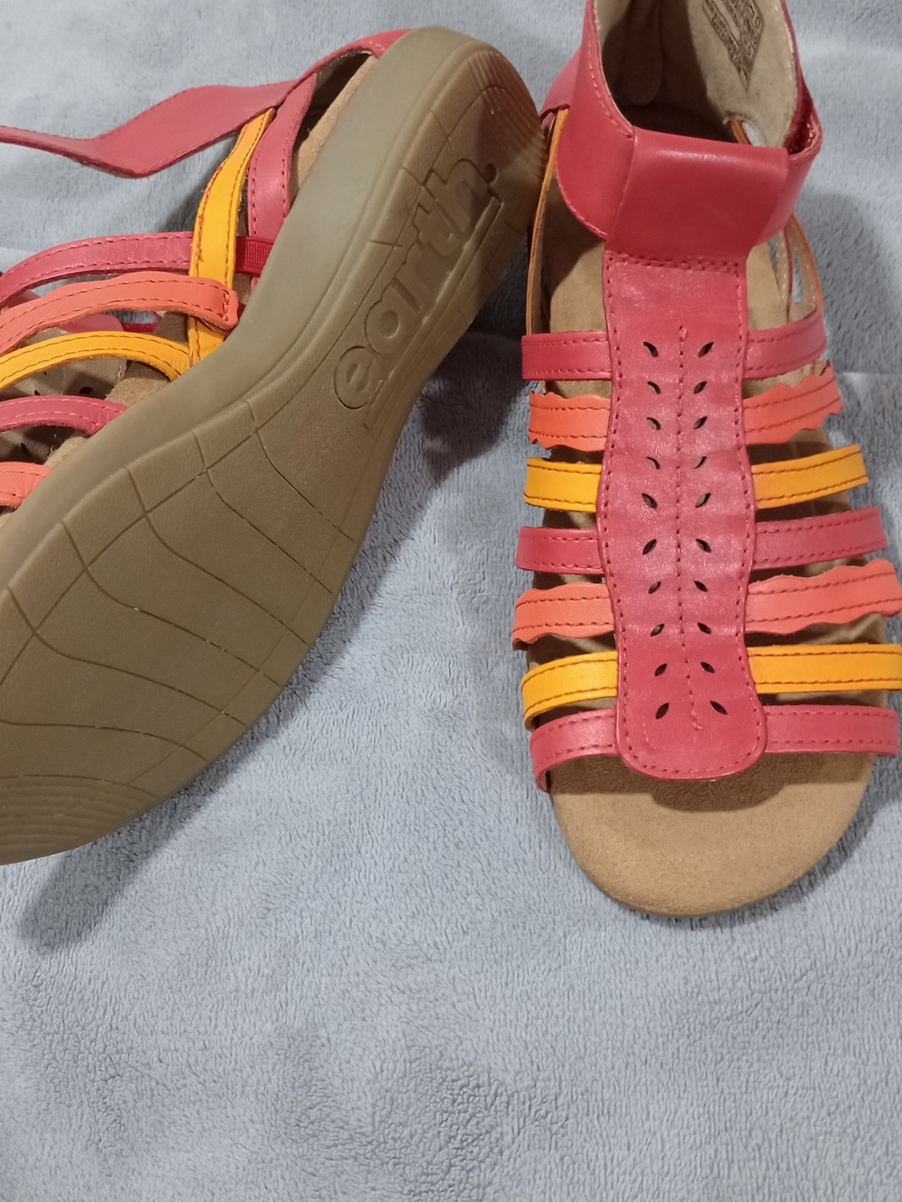 NWOT Earth Pink Coral & Yellow Multi-Striped Women's Sandals Size 8